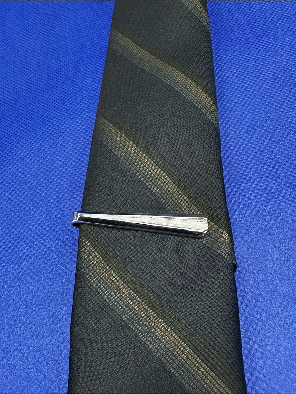 Foster Silver Tone Tie Bar Clip w/Tapered Smooth Line Design - MbTSr7